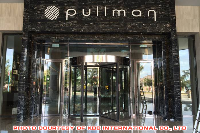 cua-xoay-3-4-canh-Khách sạn Pullman Vũng Tàu.jpg
